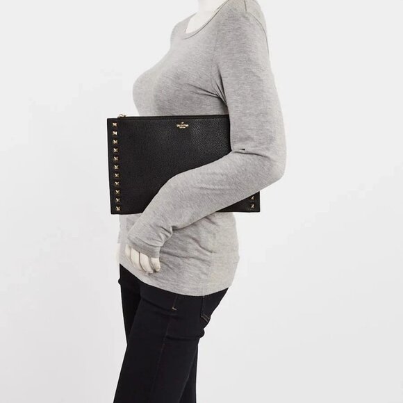 Valentino Black Pebbled Leather Large Rockstud Flat Pouch Bag - Picture 3 of 9